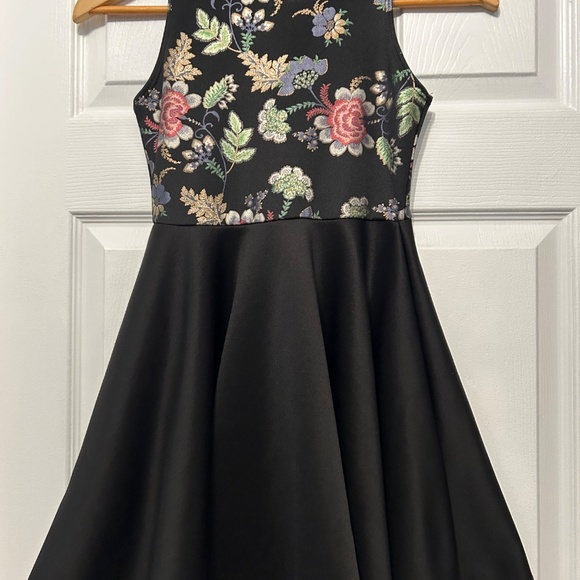 Girls Dress Size 8 - Picture 3 of 5